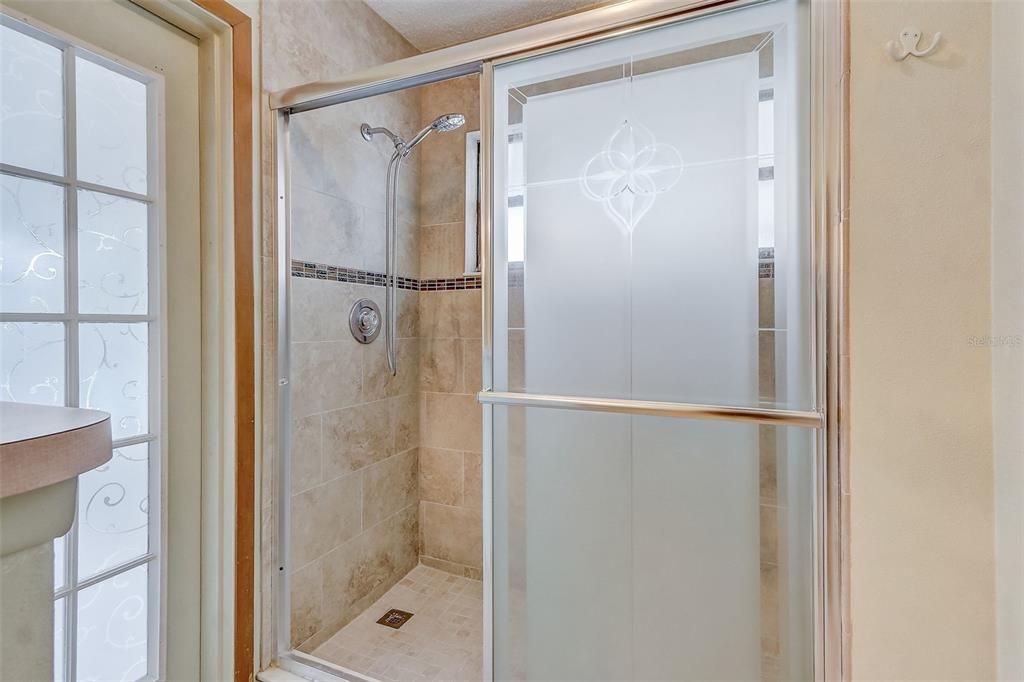 For Sale: $499,999 (4 beds, 2 baths, 2337 Square Feet)