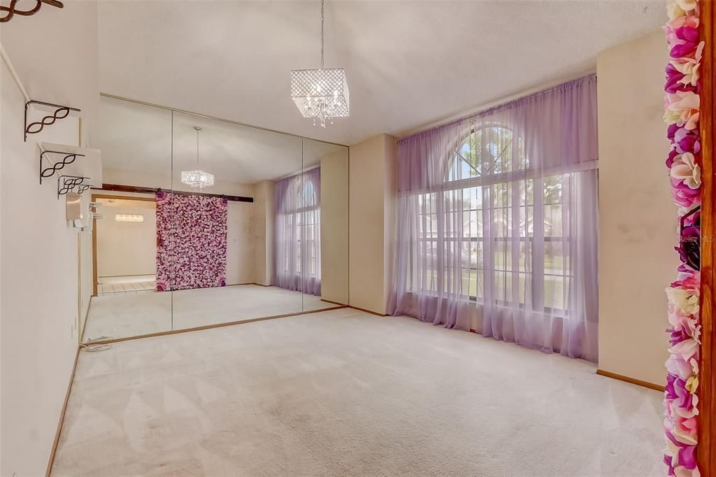 For Sale: $499,999 (4 beds, 2 baths, 2337 Square Feet)