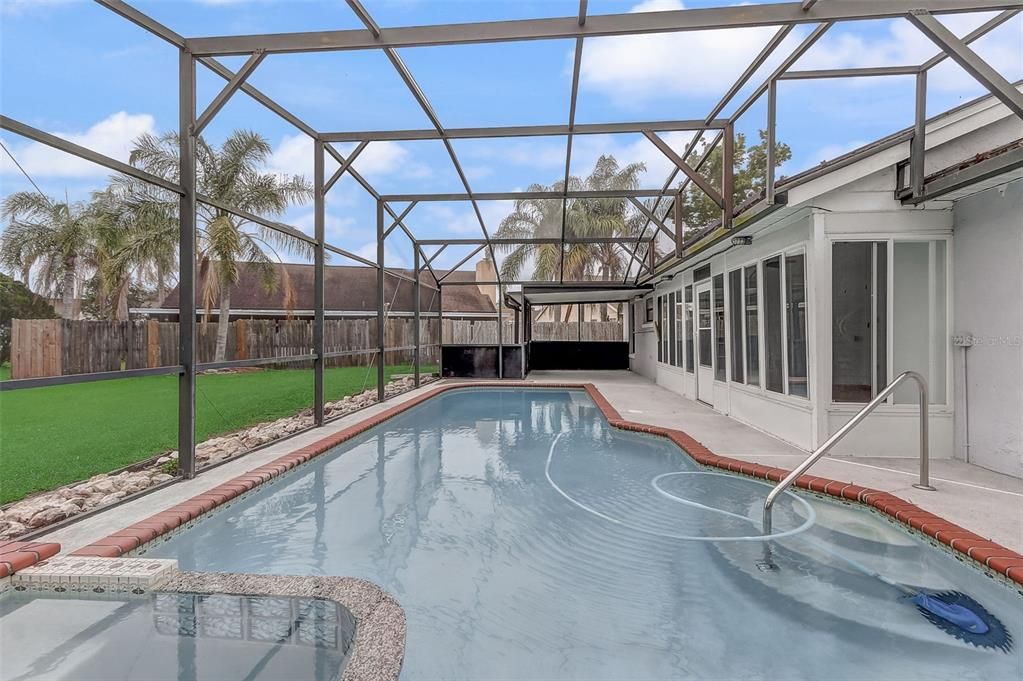 For Sale: $499,999 (4 beds, 2 baths, 2337 Square Feet)