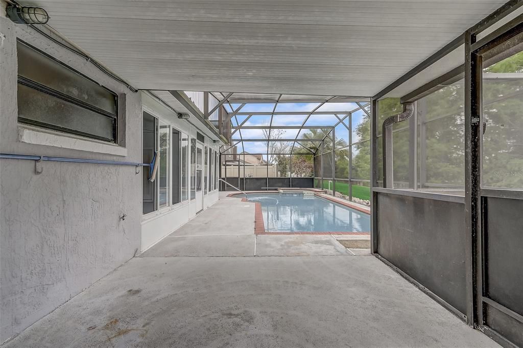 For Sale: $499,999 (4 beds, 2 baths, 2337 Square Feet)