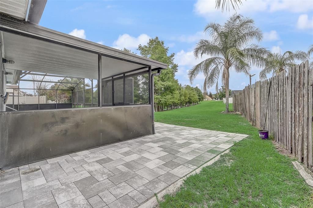 For Sale: $499,999 (4 beds, 2 baths, 2337 Square Feet)