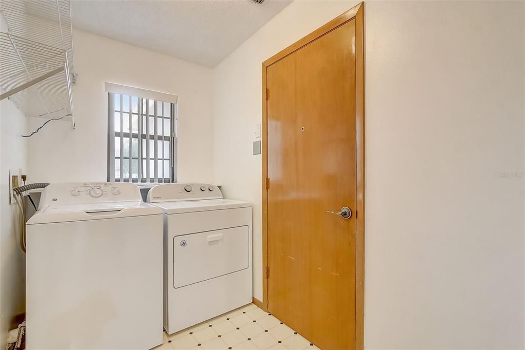 For Sale: $499,999 (4 beds, 2 baths, 2337 Square Feet)