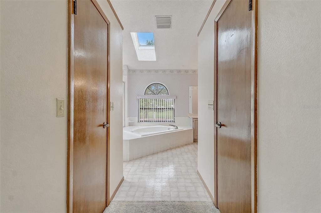 For Sale: $499,999 (4 beds, 2 baths, 2337 Square Feet)