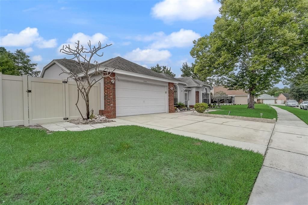 For Sale: $499,999 (4 beds, 2 baths, 2337 Square Feet)