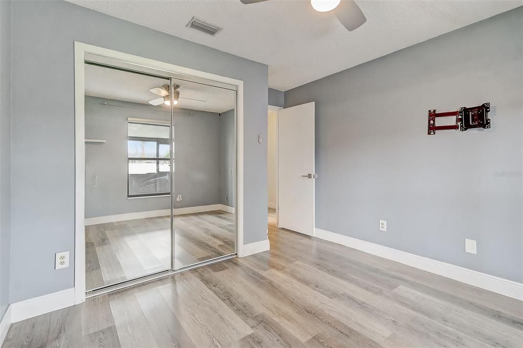 For Sale: $499,999 (4 beds, 2 baths, 2337 Square Feet)