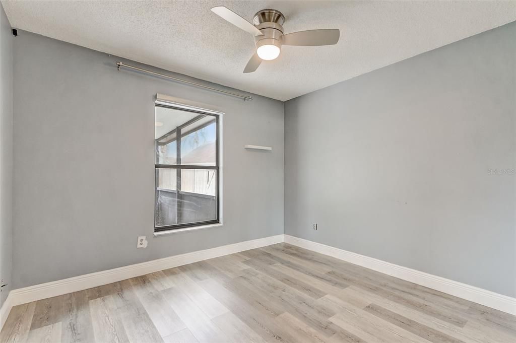 For Sale: $499,999 (4 beds, 2 baths, 2337 Square Feet)