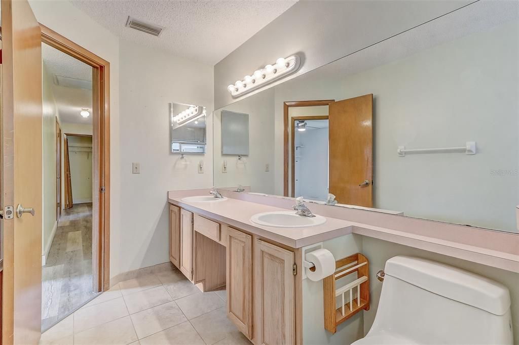 For Sale: $499,999 (4 beds, 2 baths, 2337 Square Feet)