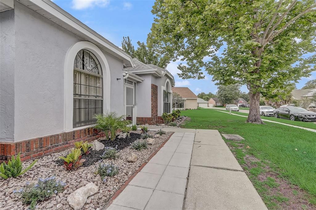 For Sale: $499,999 (4 beds, 2 baths, 2337 Square Feet)