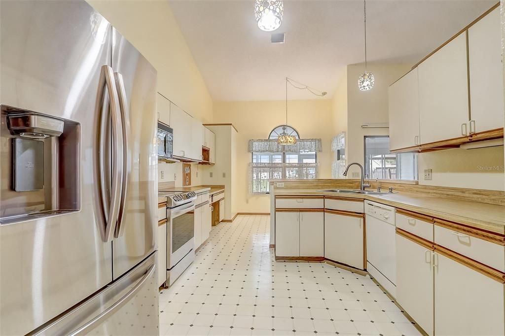 For Sale: $499,999 (4 beds, 2 baths, 2337 Square Feet)