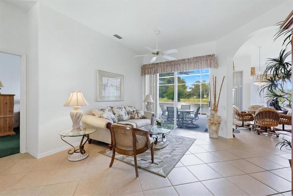 For Sale: $349,000 (3 beds, 2 baths, 1900 Square Feet)