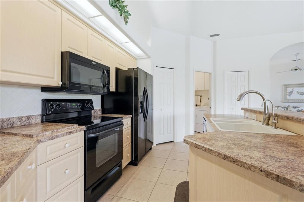 For Sale: $349,000 (3 beds, 2 baths, 1900 Square Feet)