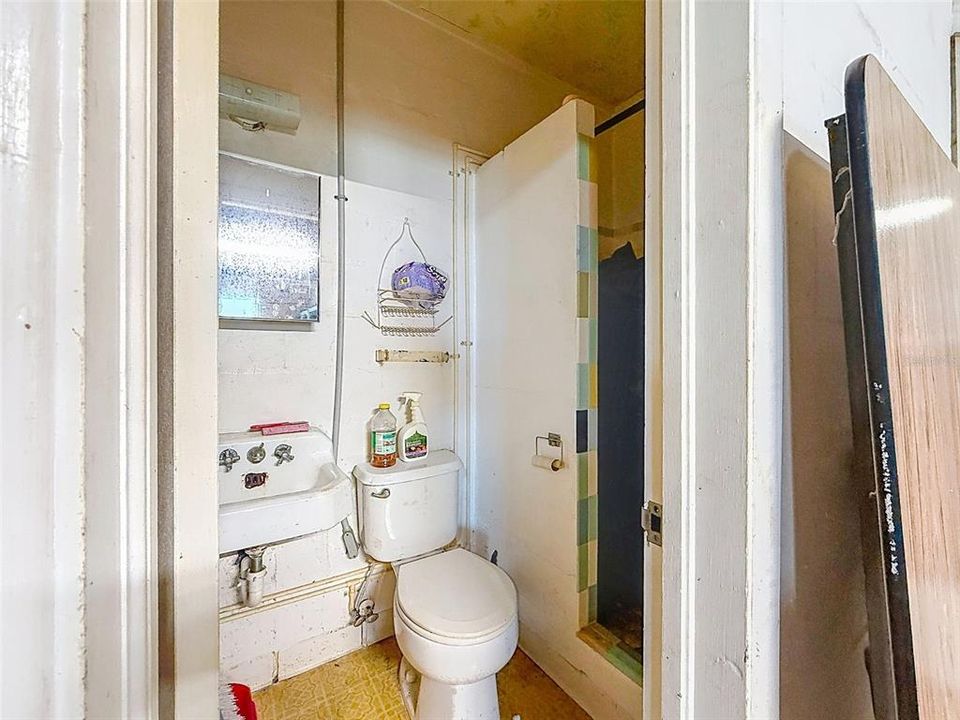 Под контрактом: $549,900 (4 спален, 3 ванн, 1663 Квадратных фут)