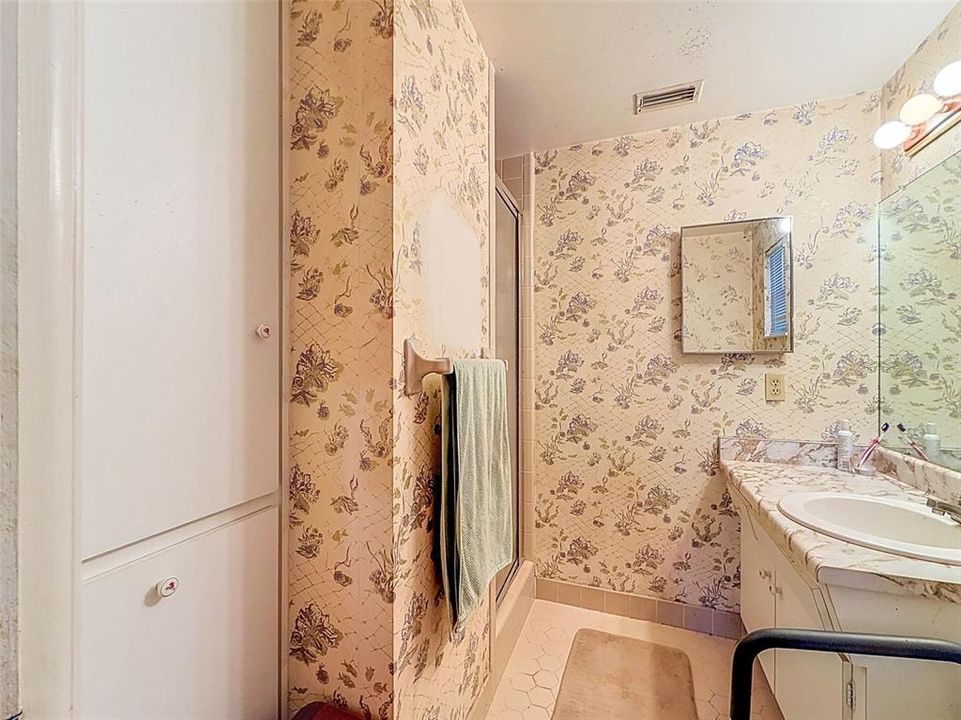 Под контрактом: $549,900 (4 спален, 3 ванн, 1663 Квадратных фут)