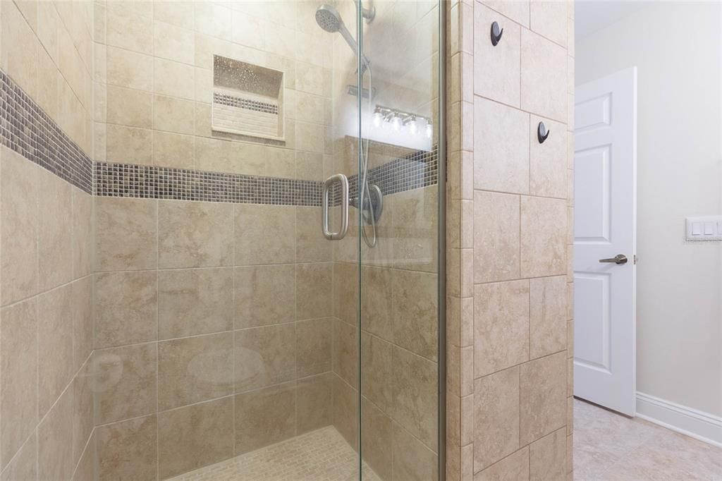 Activo con contrato: $330,000 (2 camas, 2 baños, 1278 Pies cuadrados)