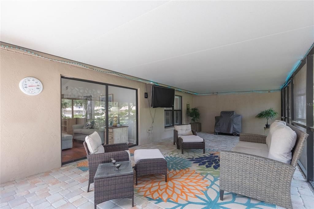 Activo con contrato: $330,000 (2 camas, 2 baños, 1278 Pies cuadrados)
