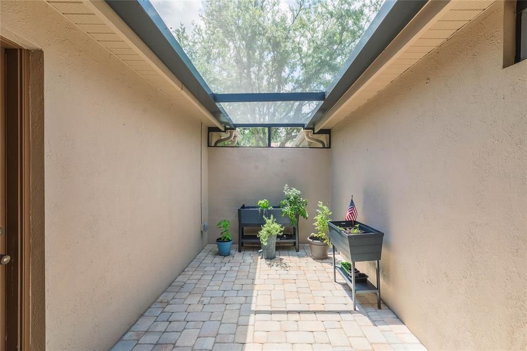 Activo con contrato: $330,000 (2 camas, 2 baños, 1278 Pies cuadrados)