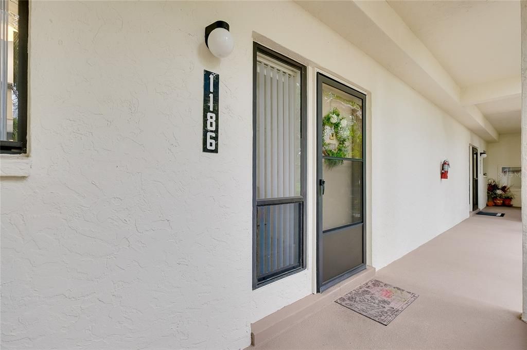 For Sale: $189,900 (1 beds, 1 baths, 800 Square Feet)