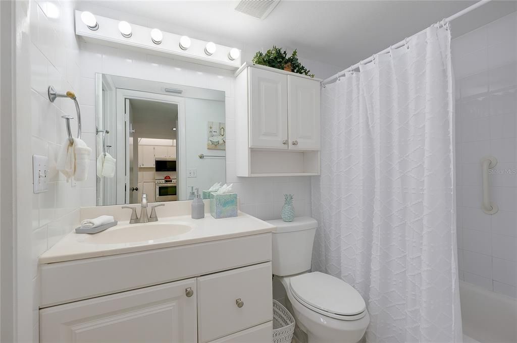 For Sale: $189,900 (1 beds, 1 baths, 800 Square Feet)