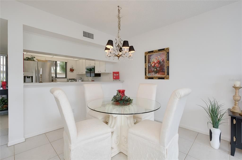 For Sale: $189,900 (1 beds, 1 baths, 800 Square Feet)