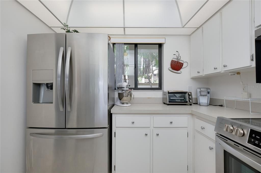 For Sale: $189,900 (1 beds, 1 baths, 800 Square Feet)