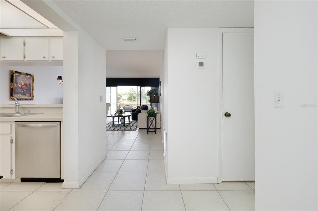 For Sale: $189,900 (1 beds, 1 baths, 800 Square Feet)