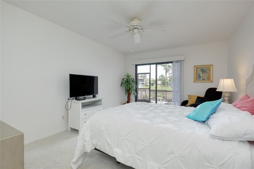 For Sale: $189,900 (1 beds, 1 baths, 800 Square Feet)