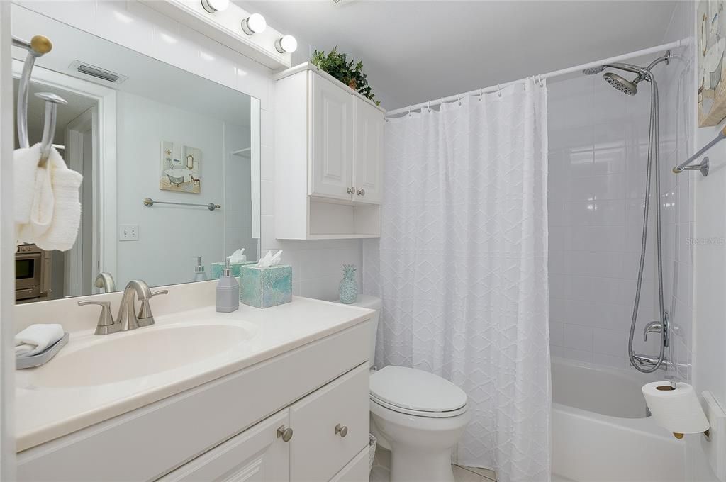 For Sale: $189,900 (1 beds, 1 baths, 800 Square Feet)