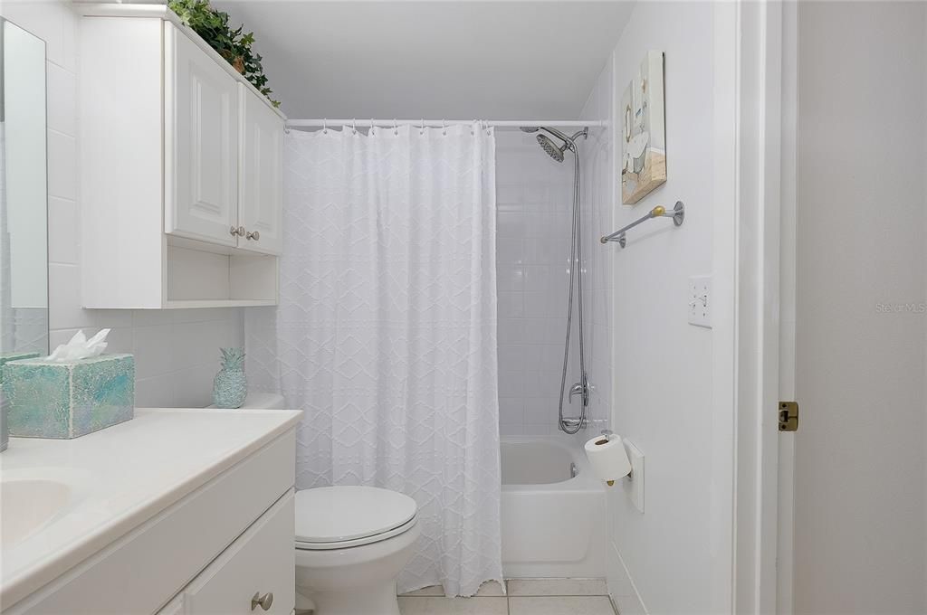 For Sale: $189,900 (1 beds, 1 baths, 800 Square Feet)