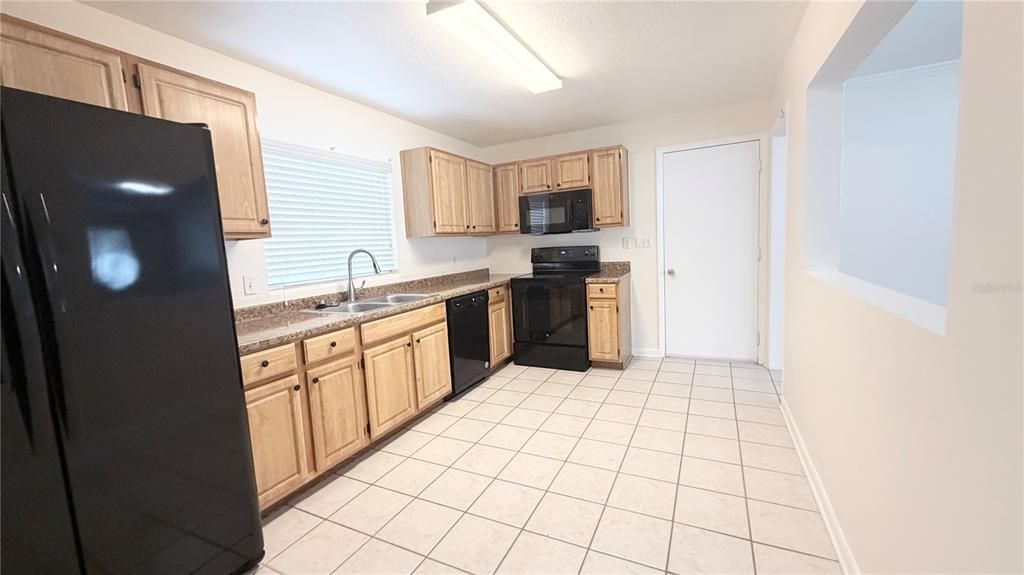 В аренду: $2,095 (3 спален, 2 ванн, 1571 Квадратных фут)