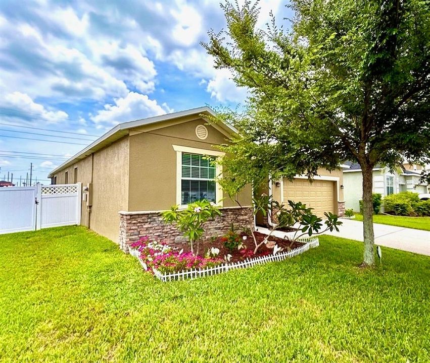 En Venta: $399,000 (4 camas, 3 baños, 2032 Pies cuadrados)
