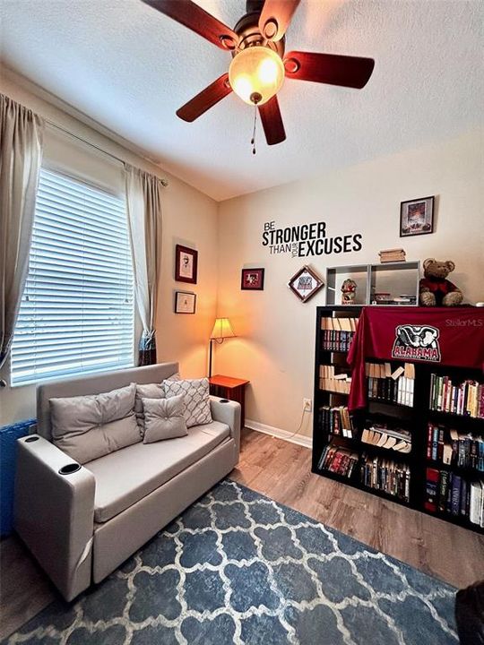 En Venta: $399,000 (4 camas, 3 baños, 2032 Pies cuadrados)