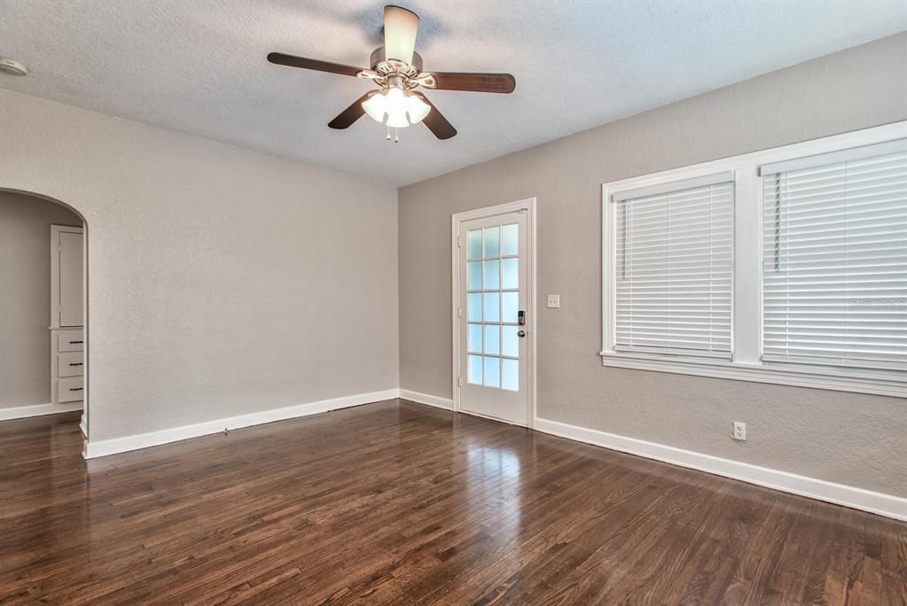For Rent: $2,700 (3 beds, 2 baths, 1120 Square Feet)