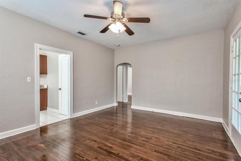For Rent: $2,700 (3 beds, 2 baths, 1120 Square Feet)