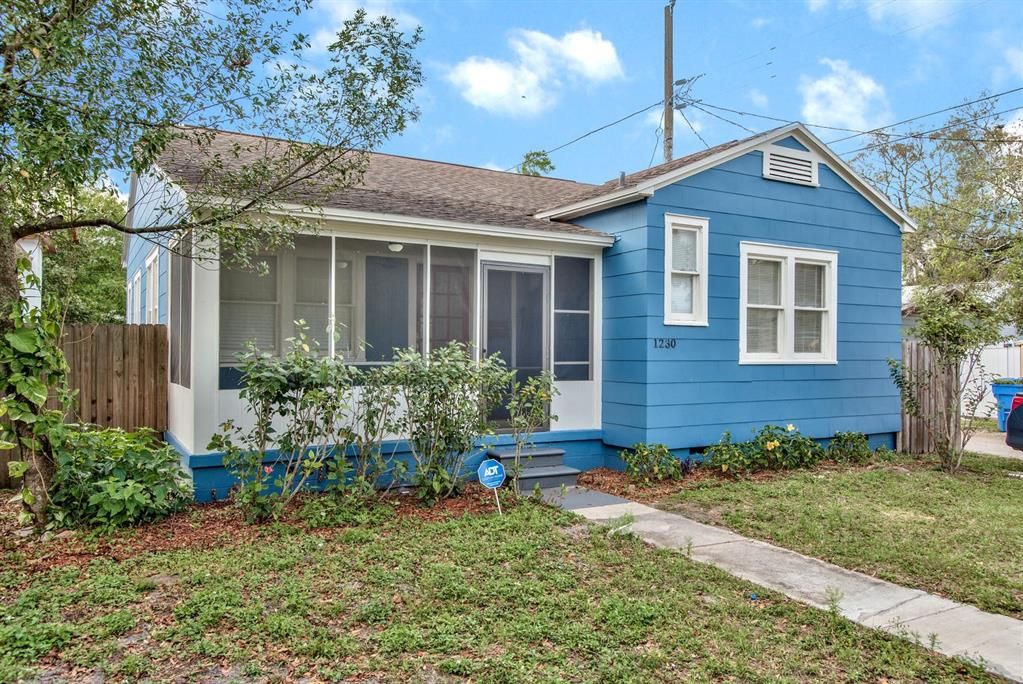 For Rent: $2,700 (3 beds, 2 baths, 1120 Square Feet)