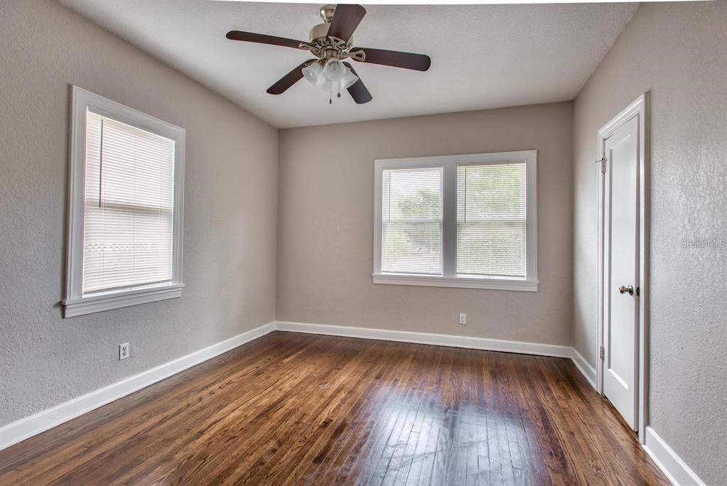For Rent: $2,700 (3 beds, 2 baths, 1120 Square Feet)