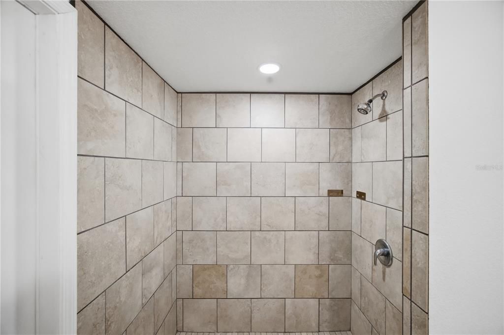 En Venta: $875,000 (4 camas, 3 baños, 3626 Pies cuadrados)