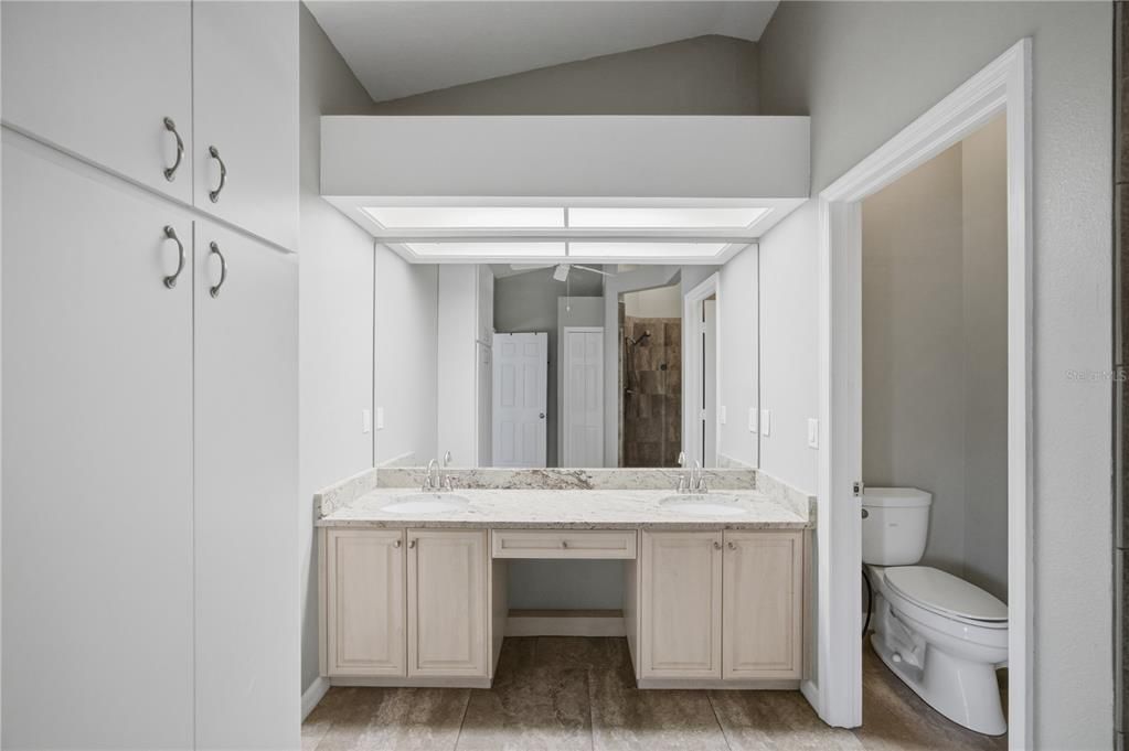 En Venta: $875,000 (4 camas, 3 baños, 3626 Pies cuadrados)