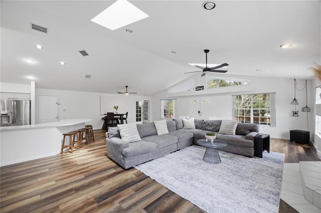 En Venta: $875,000 (4 camas, 3 baños, 3626 Pies cuadrados)