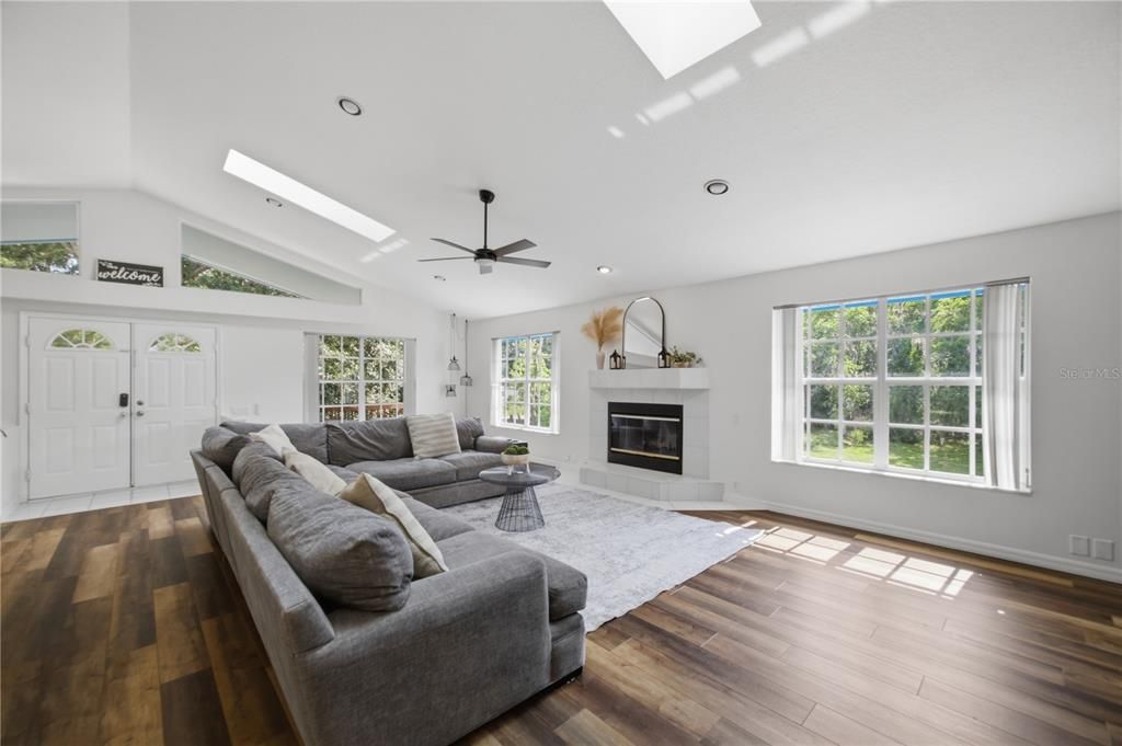 En Venta: $875,000 (4 camas, 3 baños, 3626 Pies cuadrados)