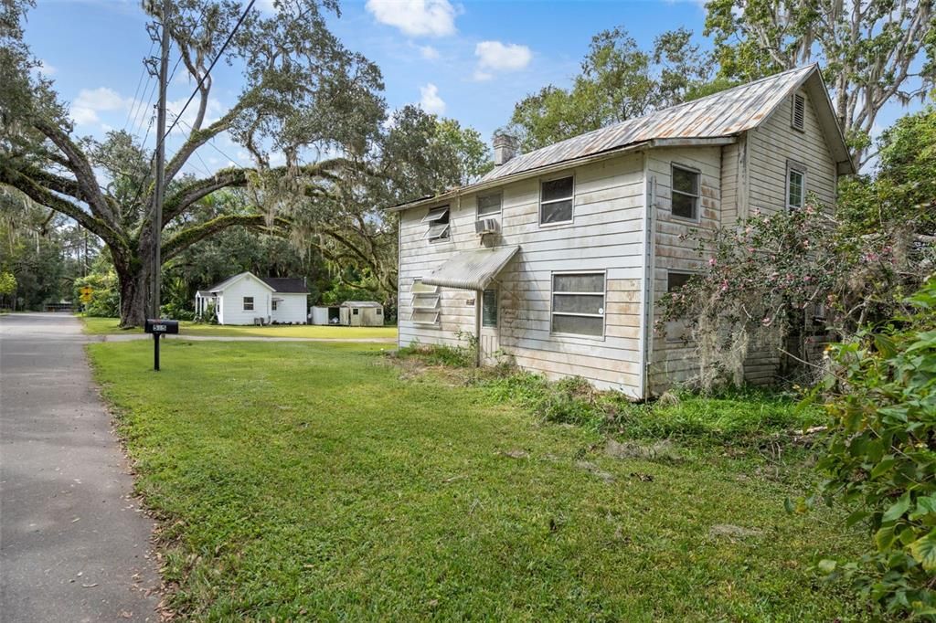 For Sale: $299,900 (4 beds, 2 baths, 2374 Square Feet)