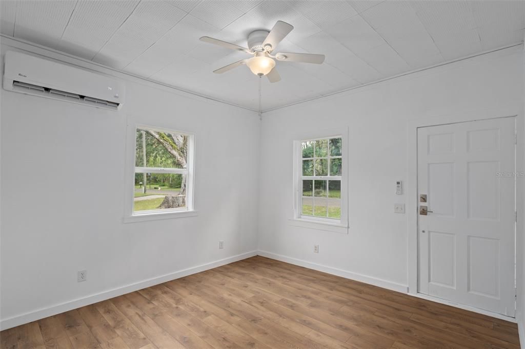 For Sale: $299,900 (4 beds, 2 baths, 2374 Square Feet)