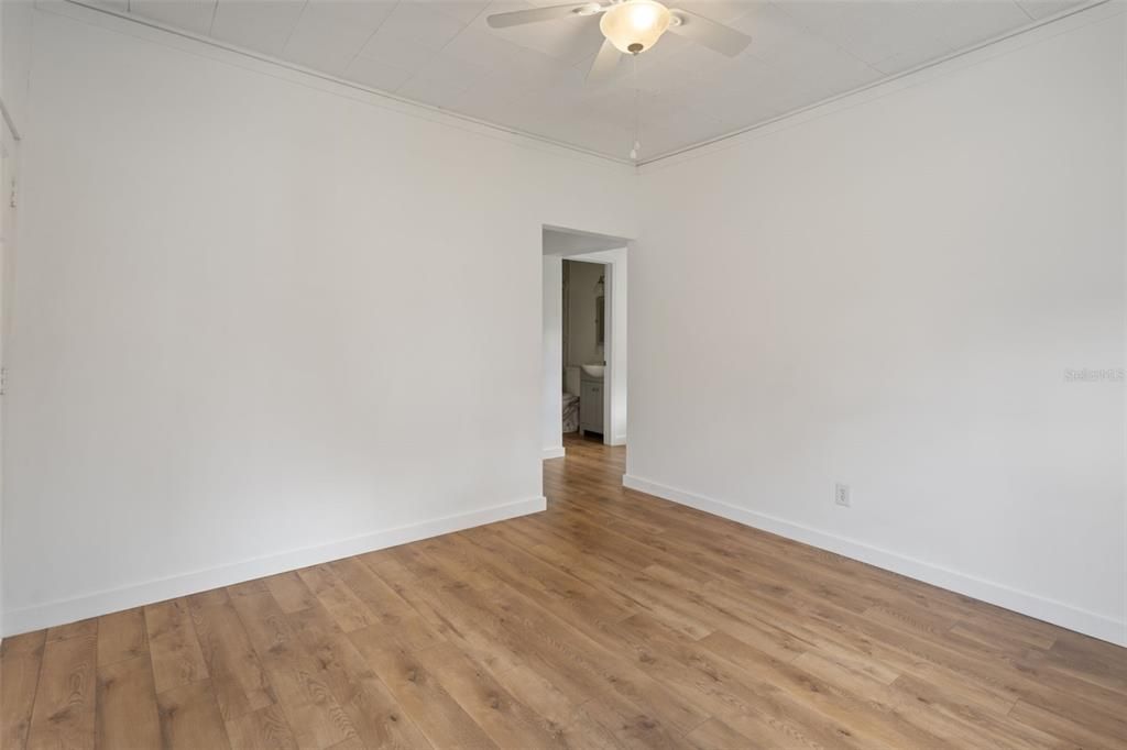 For Sale: $299,900 (4 beds, 2 baths, 2374 Square Feet)