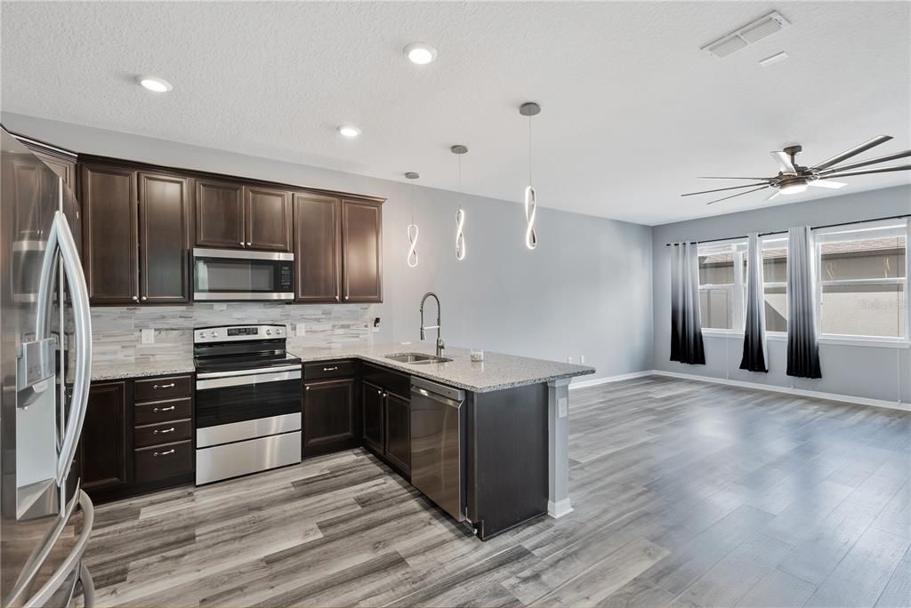 For Sale: $375,000 (4 beds, 3 baths, 1825 Square Feet)