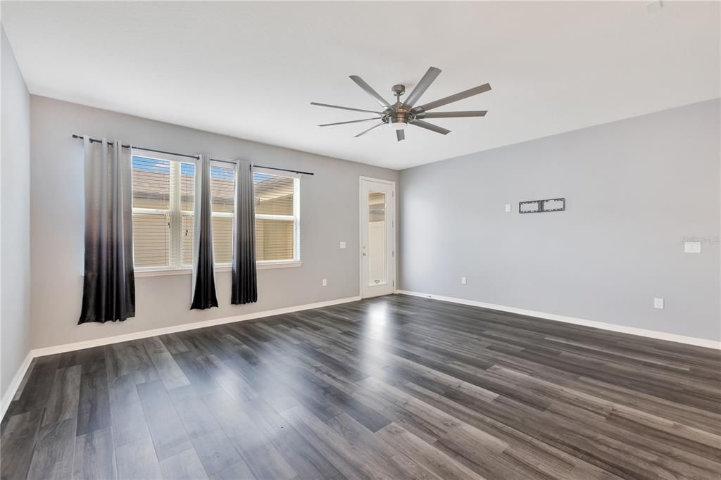 For Sale: $375,000 (4 beds, 3 baths, 1825 Square Feet)
