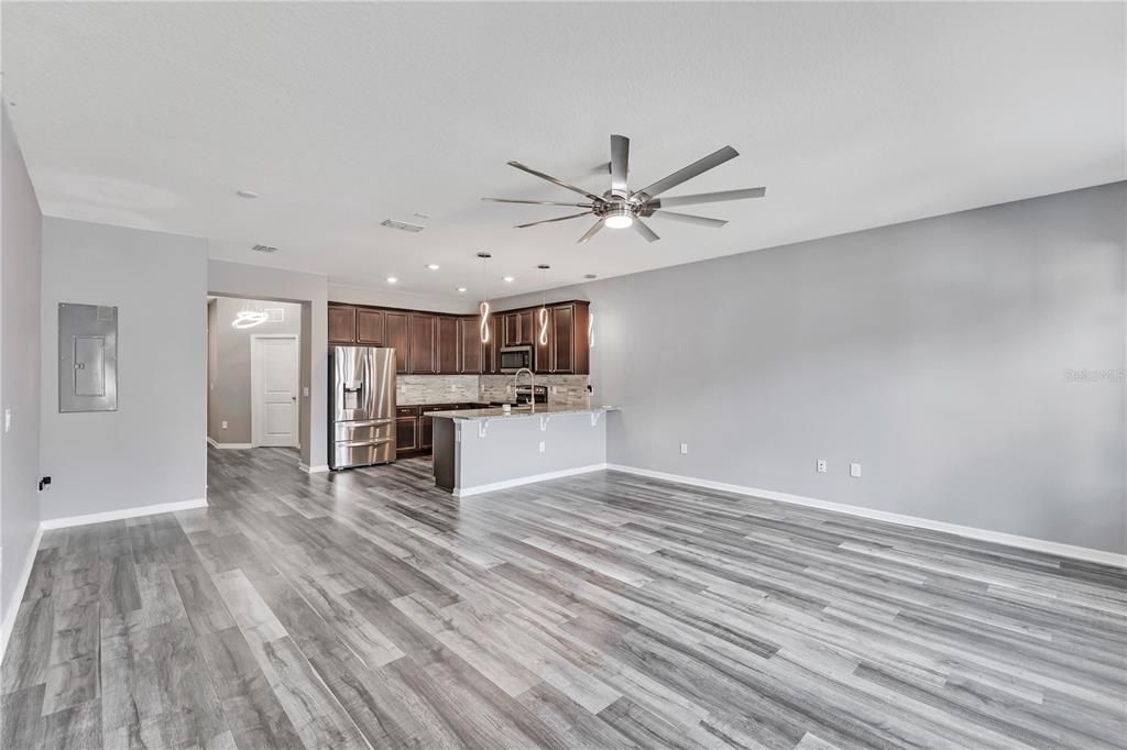 For Sale: $375,000 (4 beds, 3 baths, 1825 Square Feet)