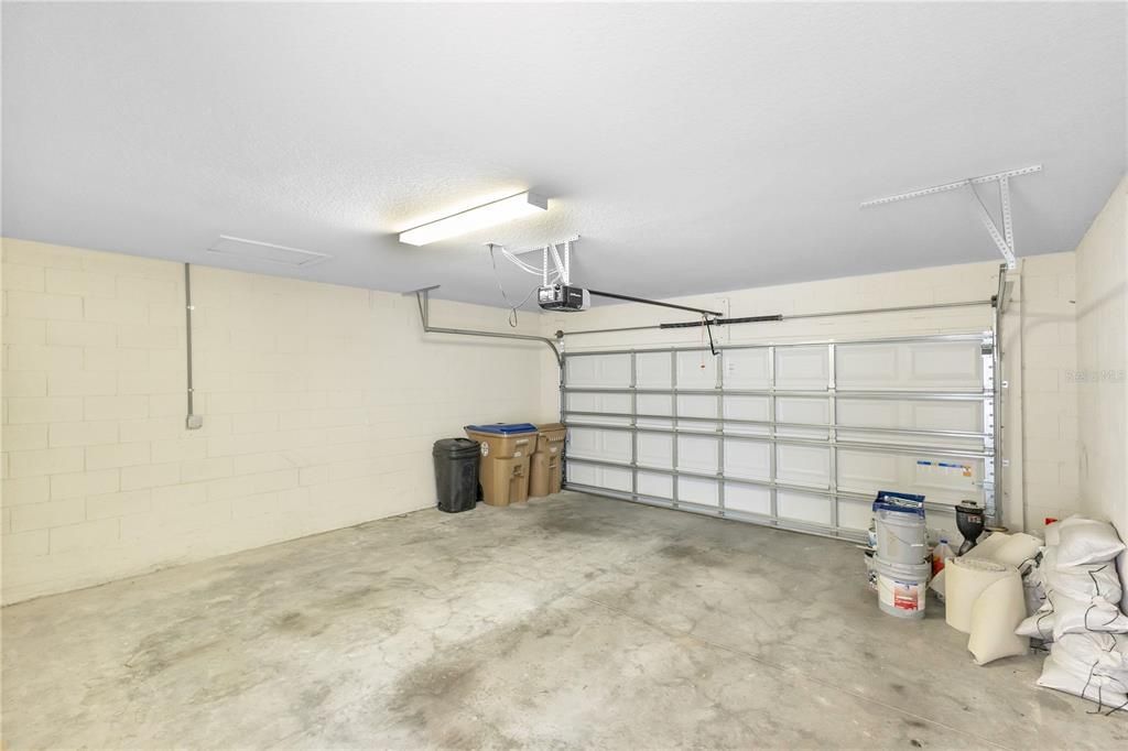 For Sale: $375,000 (4 beds, 3 baths, 1825 Square Feet)