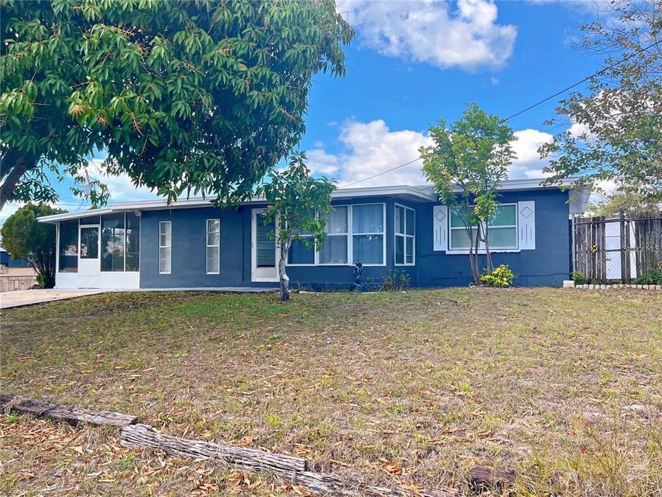 For Rent: $1,800 (3 beds, 2 baths, 1100 Square Feet)