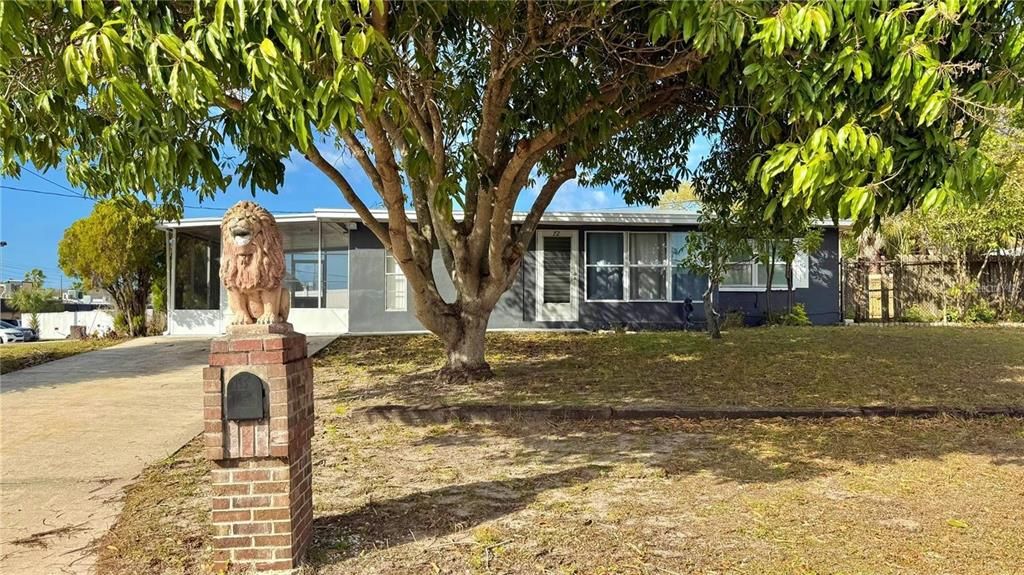 For Rent: $1,800 (3 beds, 2 baths, 1100 Square Feet)