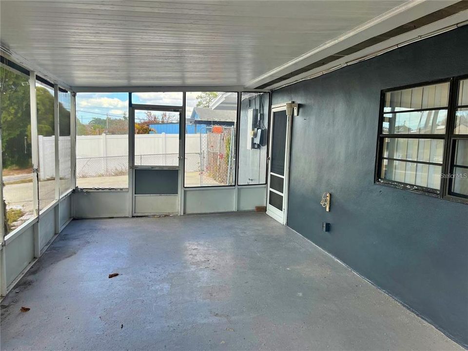 For Rent: $1,800 (3 beds, 2 baths, 1100 Square Feet)