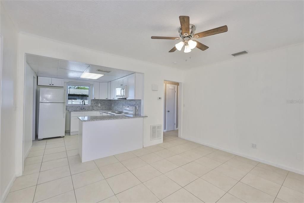 For Rent: $1,800 (3 beds, 2 baths, 1100 Square Feet)
